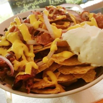 The Bronson Bar - Nachos - American Near Me - Zaragoza, Z The Bronson Bar - Nachos - American Near Me - Zaragoza, Z