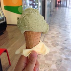 Mivé - Pistachio single scoop--very good!