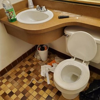 Bay Bridge Motel - Bathroom full of trash - Hotels Near Me - North Bend, Oregon Bay Bridge Motel - Bathroom full of trash - Hotels Near Me - North Bend, Oregon