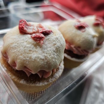 MamMoth Bakery - Strawberry Cream Tarts - Bakeries Near Me - Gardena, California MamMoth Bakery - Strawberry Cream Tarts - Bakeries Near Me - Gardena, California