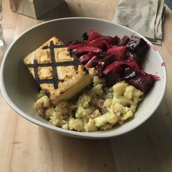 Bowl w/ Chili Lime Tofu, Beet + Pear, Curried Cauliflower, & Fig + Farro