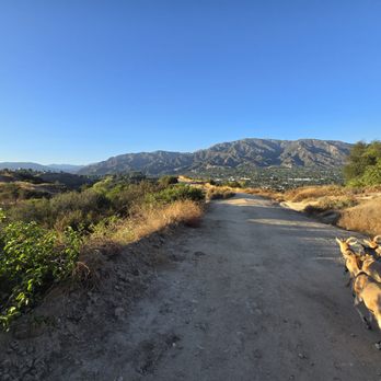 La Tuna Canyon Park - Wide and spacious Trails - Parks Near Me - Sun Valley, California La Tuna Canyon Park - Wide and spacious Trails - Parks Near Me - Sun Valley, California