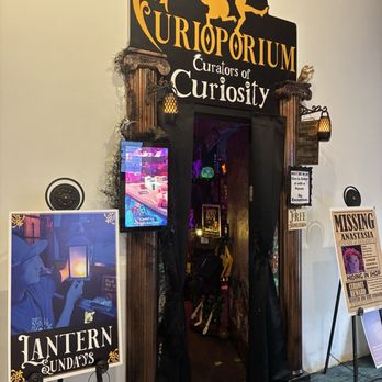 Curioporium - curioporium entrance - Antiques Near Me - Southington, Connecticut