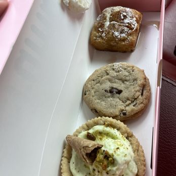 Crumbl - Redlands - Pistachio Gelato, semi sweet chocolate chunk, and French toast (10/10 soooo sooo goood!) - Bakeries Near Me - Redlands, California