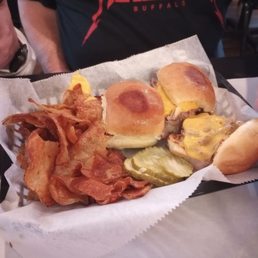 Beef sliders with homemade chips Beef sliders with homemade chips