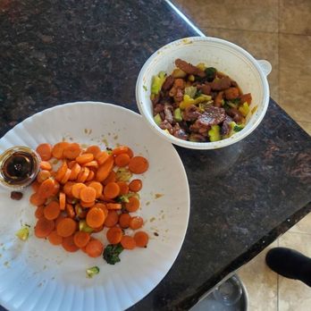 Flame Broiler - Beef & Chicken bowl. More like a carrot bowl. Absolutely Ridiculous !! - Korean Near Me - Ontario, California Flame Broiler - Beef & Chicken bowl. More like a carrot bowl. Absolutely Ridiculous !! - Korean Near Me - Ontario, California