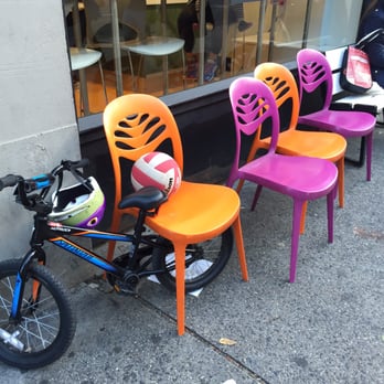 16 Handles - Outside seating - Ice Cream & Frozen Yogurt Near Me - New York, New York