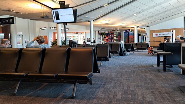 Montréal-Pierre Elliott Trudeau International Airport by null