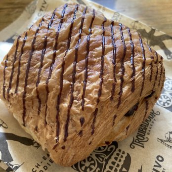 Colectivo Coffee Evanston - Chocolate croissant - Coffee & Tea Near Me - Evanston, Illinois