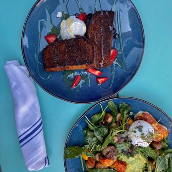Bluestone Lane Upper West Side Café - Banana Bread and Vegetarian Big Brekkie - Coffee & Tea Near Me - New York, New York