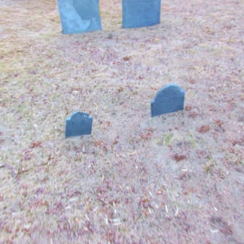 Old First Parish Burying Ground - Some little ones - Funeral Services & Cemeteries Near Me - Rockport, Massachusetts