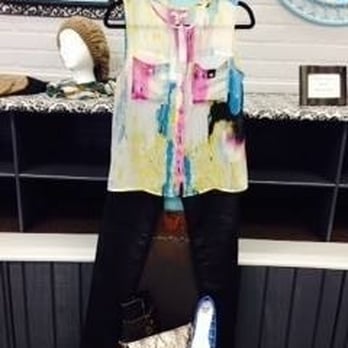 Mirror Mirror Boutique - Women's Clothing Near Me - Bedford, Pennsylvania Mirror Mirror Boutique - Women's Clothing Near Me - Bedford, Pennsylvania