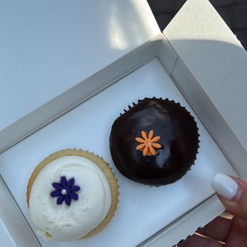 Georgetown Cupcake - Vanilla 2 Chocolate 2 - Cupcakes Near Me - Washington, DC, District of Columbia Georgetown Cupcake - Vanilla 2 Chocolate 2 - Cupcakes Near Me - Washington, DC, District of Columbia
