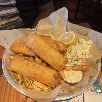 Lazy Dog Restaurant & Bar - New American Near Me - Oak Brook, Illinois