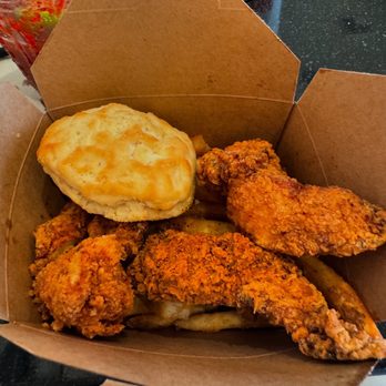EddieWorld - Chicken strips combo w/ fries - Service Stations Near Me - Yermo, California