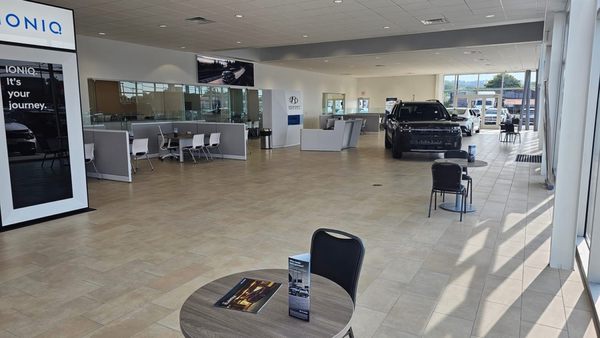 Findlay Hyundai New Construction - Our team was happy to work with Sunstate Builders during the final stages of this Commercial New Construction Clean of the Findlay Hyundai off of Willow Creek Rd in Prescott, AZ.
We completed a top to bottom deep clean, including exterior pressure washing and windows.