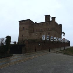 Castello di Grinzane - Il castello