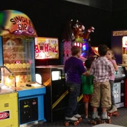 Skating Palace Family Fun Center - Video games in skates; when did I do that last? When Pink Floyd last was in the top 10.