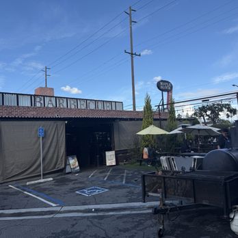Maple Block Meat Co - Back entrance - Barbeque Near Me - Culver City, California Maple Block Meat Co - Back entrance - Barbeque Near Me - Culver City, California
