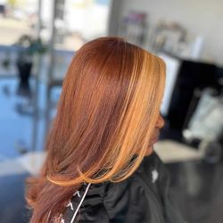 Jakari J Salon
