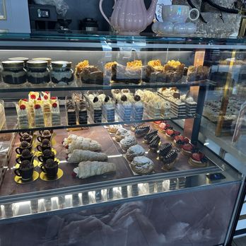 Spirit Made Cakes - All looks too good. - Custom Cakes Near Me - Clovis , California Spirit Made Cakes - All looks too good. - Custom Cakes Near Me - Clovis , California