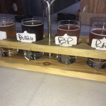 Fifth Ward Brewing - My yummy flight - Breweries Near Me - Oshkosh, Wisconsin