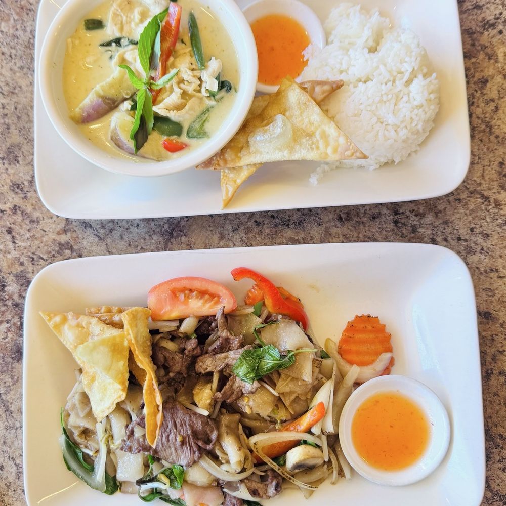 Cholada Thai Cuisine Long Beach - Drunken Noodle and Green Curry - Thai Near Me - Long Beach, California Cholada Thai Cuisine Long Beach - Drunken Noodle and Green Curry - Thai Near Me - Long Beach, California