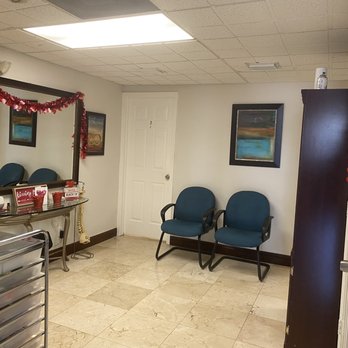 Edgar Romero, DC - Waiting area - Chiropractors Near Me - Miami, Florida
