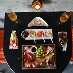 No Reservations Food & Wine Bar - Happy hour tapas