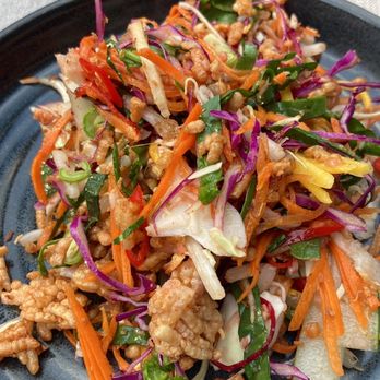 Pusadee's Garden - 15 (?) Ingredient Salad - Thai Near Me - Pittsburgh, Pennsylvania