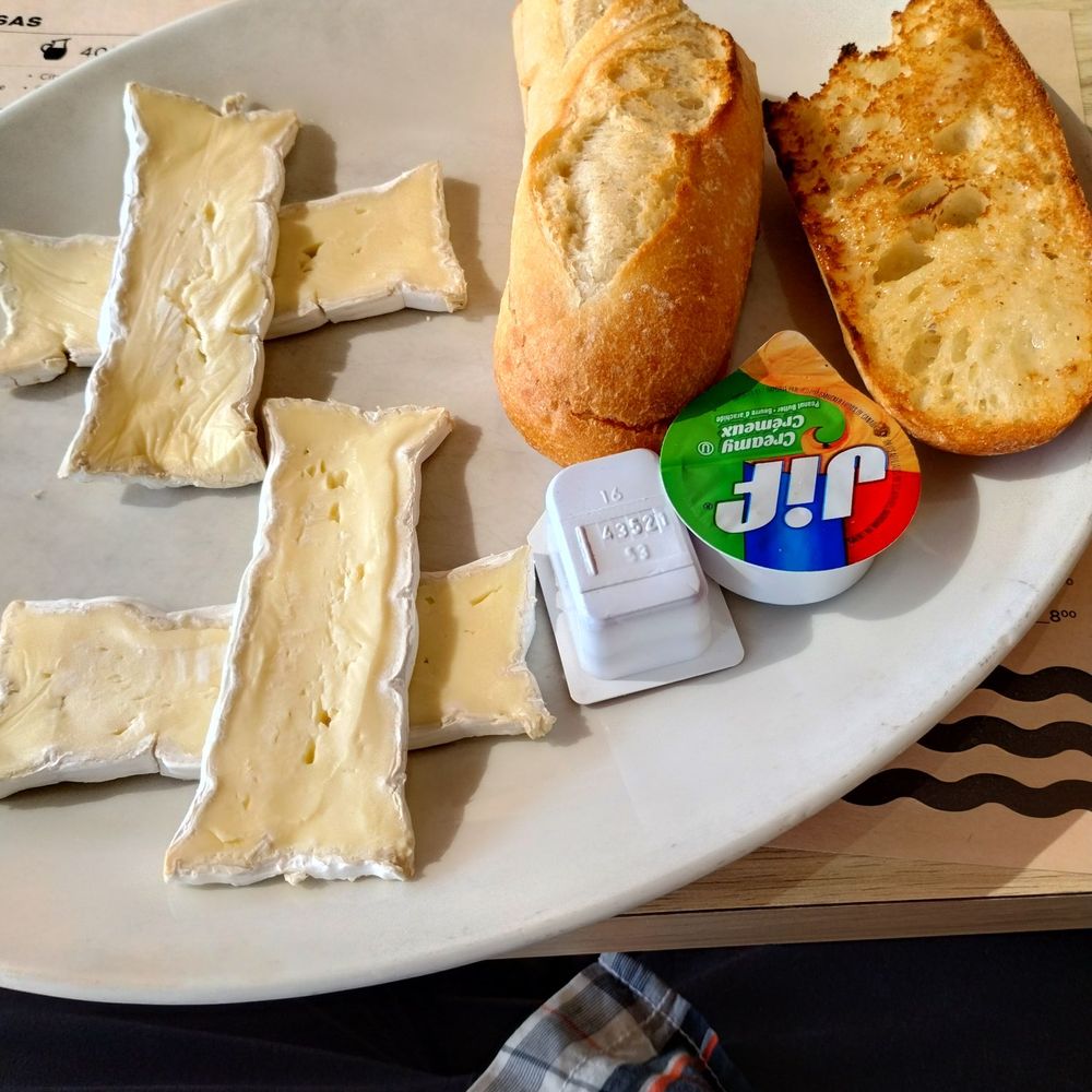 Le Wake & Bacon - Baguette and Brie - Breakfast & Brunch Near Me - Laval, Quebec Le Wake & Bacon - Baguette and Brie - Breakfast & Brunch Near Me - Laval, Quebec