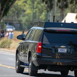 Palo Alto Airport - Presidential motorcade departing Palo Alto Airport