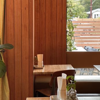 Vic & Al's - The dining room - Cajun/Creole Near Me - Austin, Texas