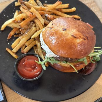 Brut Hotel - Burger - Hotels Near Me - Tulsa, Oklahoma