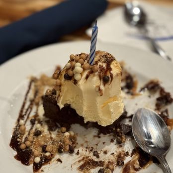 Tom Ham's Lighthouse - Hot chocolate cake and ice cream yum - Breakfast & Brunch Near Me - San Diego, California Tom Ham's Lighthouse - Hot chocolate cake and ice cream yum - Breakfast & Brunch Near Me - San Diego, California