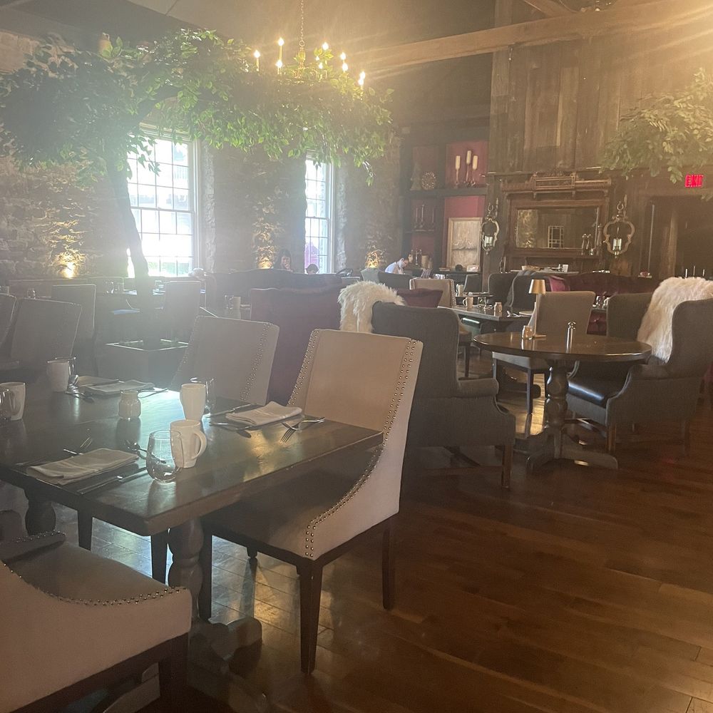 Flour Mill Scratch Kitchen Restaurant - Main room - Canadian (New) Near Me - Niagara Falls, Ontario