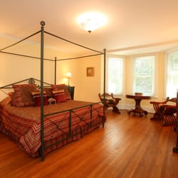 Wayne Bed And Breakfast Inn - Strafford Suite