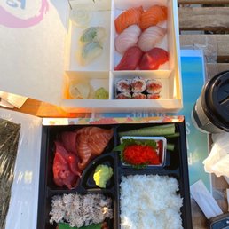 Hand roll box and sushi box Hand roll box and sushi box