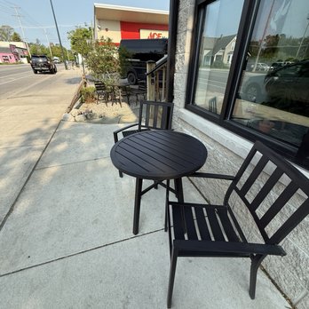 Mundos 305 - seats facing Front St - Coffee & Tea Near Me - Traverse City, Michigan Mundos 305 - seats facing Front St - Coffee & Tea Near Me - Traverse City, Michigan
