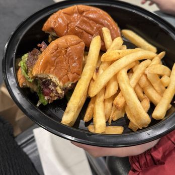 Andiamo Gate A-30 - wagyu burger - Italian Near Me - Romulus, Michigan