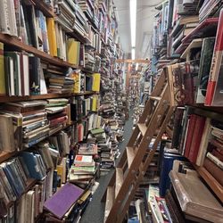 Booklovers Paradise - Aisle