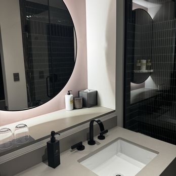 Thompson Denver - Corner king restroom. Ladies, bring a hair mask for hydration. I thought Thompson would have aesop soap or something equivalent - Hotels Near Me - Denver, Colorado