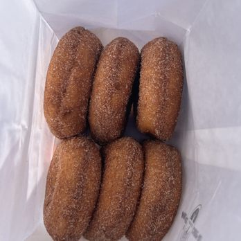 Dr Davies Farm Stand - 6 Apple Cider Donuts (~$9) - Farmers Market Near Me - Congers, New York Dr Davies Farm Stand - 6 Apple Cider Donuts (~$9) - Farmers Market Near Me - Congers, New York