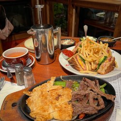 Café de la Flor - Fajitas Mixtas de Pollo y Arrachera Club Sándwich