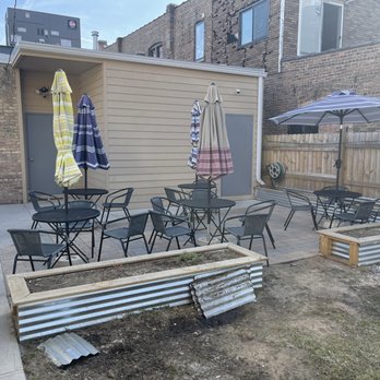 Bina’s Place - Patio - Mediterranean Near Me - Chicago, Illinois