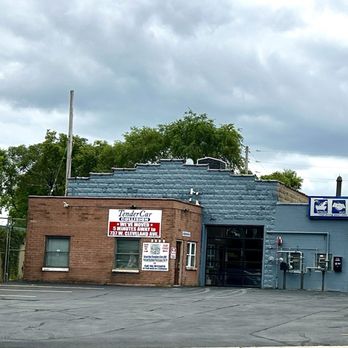 Tender Car Collision - Body Shops Near Me - Milwaukee, Wisconsin Tender Car Collision - Body Shops Near Me - Milwaukee, Wisconsin