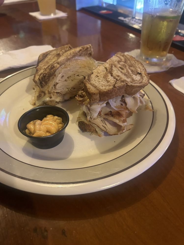 Dooley's Pub & Eatery