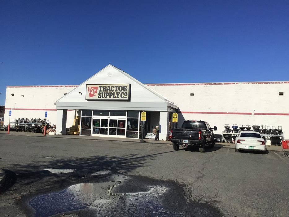TRACTOR SUPPLY 124 Commerce Way, Newport, Vermont Hardware Stores