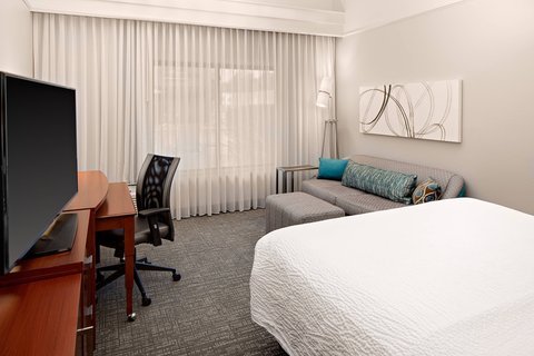 Courtyard by Marriott Houston Rice University by null