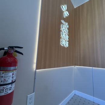 Molly Tea - Broken, unusable outlet. - Bubble Tea Near Me - Sunnyvale, California